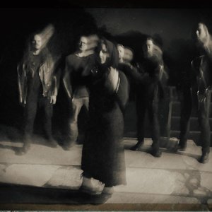 On all fours のアバター