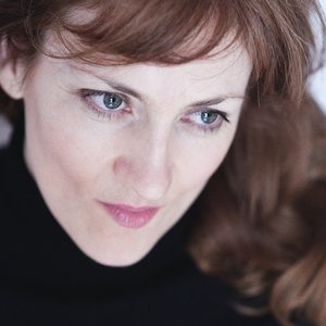 Emma Bell için avatar