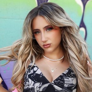“Ava Kolker”的封面