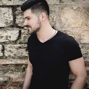 “Lucian Colareza”的封面