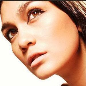 Luna Maya Feat Dide Hijau Daun 的头像