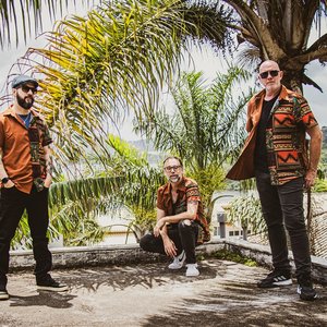 Outros Bárbaros 的头像