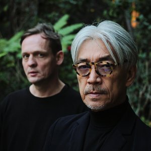 Alva Noto + Ryuichi Sakamoto のアバター