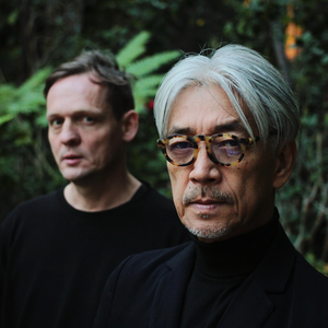 Alva Noto + Ryuichi Sakamoto photo provided by Last.fm