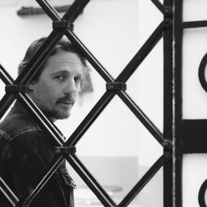 Johnny Blue Skies, Sturgill Simpson 的头像