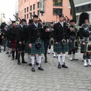 'Claymore Pipes & Drums' için resim