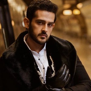 Imagem de 'Azaan Sami Khan'