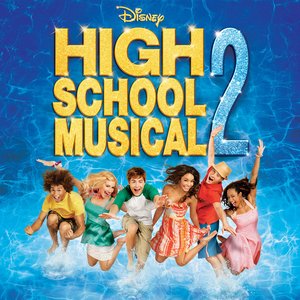 “High School Musical 2”的封面