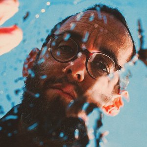 לי עוד יש ים בתוכי