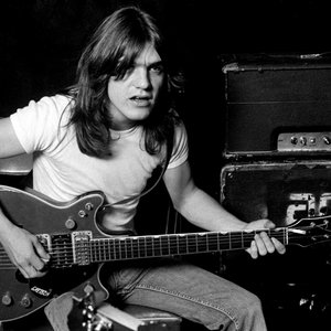 “Malcolm Young”的封面