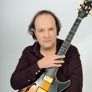 Robert Illesh 的头像