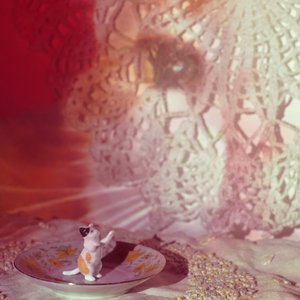 Antigüedades de bajo costo [Explicit]