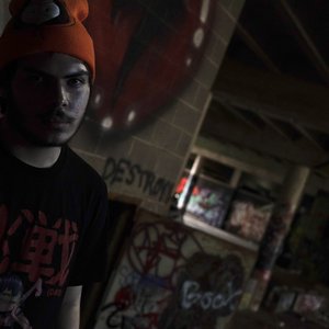 Destroyyyyer 的头像