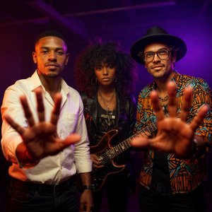 Honey & The Velvet Revival のアバター