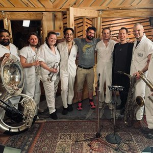 Brass Against feat. Samuel Hope 的头像