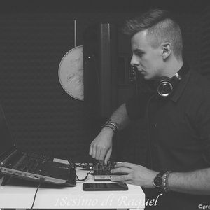 Axel Black & White 的头像