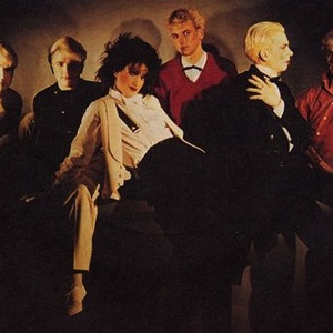 Mobiles photo provided by Last.fm