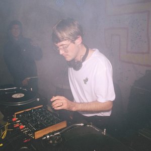 FLØRIST presents V. ROSSO 的头像