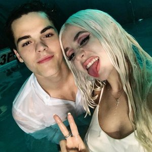 AJ Mitchell, Ava Max 的头像