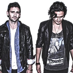 Feenixpawl & Trevor Simpson 的头像