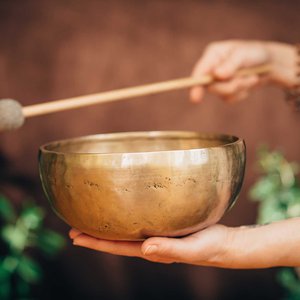 Singing Bowls with Nature Sounds: Tibetan Singing Bowls for Wellness, Meditation, Relaxation
