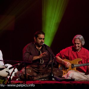 John McLaughlin, Shankar Mahadevan, Zakir Hussain 的头像