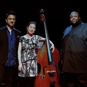 Изображение для 'Vijay Iyer, Linda May Han Oh & Tyshawn Sorey'