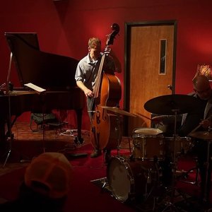 Pandelis Karayorgis Trio 的头像