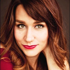 Elizabeth Zharoff 的头像