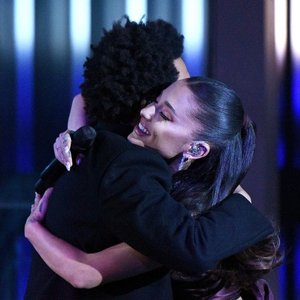 Ariana Grande e The Weeknd のアバター