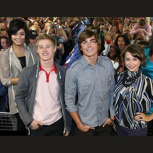 Изображение для 'Lucas Grabeel, Olesya Rulin, Zac Efron & Vanessa Hudgens'