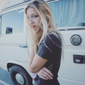 Roslyn Moore 的头像
