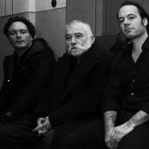 Full Blast (Peter Brötzmann, Marino Pliakas, Michael Wertmüller) 的头像