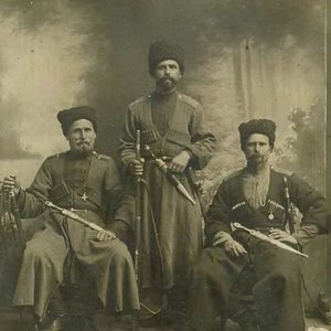 Bild für 'И.Петров, Л.Белов, Р.Даруев'