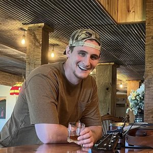 Ethan Carl 的头像