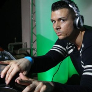 Technoboy meets Ruffian 的头像
