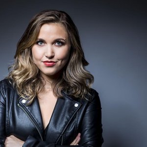 Taylor Tomlinson 的头像