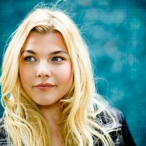 Charley Ann Schmutzler için avatar