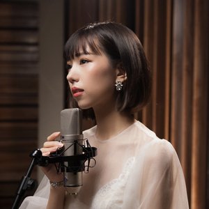 Em Mới Là Người Yêu Anh (Acoustic Version)