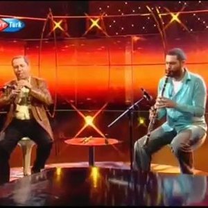 “Alihan Samedov & Hüsnü Şenlendirici”的封面
