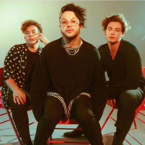 lovelytheband live