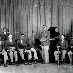 Louis Armstrong And His Orchestra için avatar