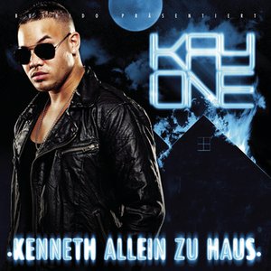 Kenneth allein zu Haus