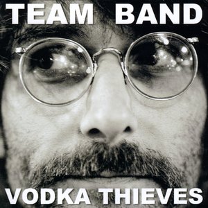 “Vodka Thieves”的封面