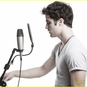 Darren Criss, Tufts Beelzebubs için avatar