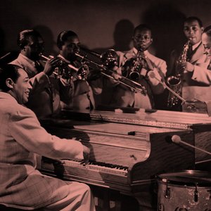 Duke Ellington And His Famous Orchestra & Duke Ellington 的头像