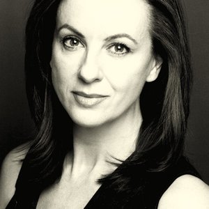 Rebecca Caine 的头像