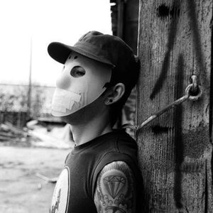 “Deuce (of Hollywood Undead)”的封面