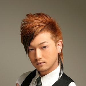 “LUV/e'motion”的封面