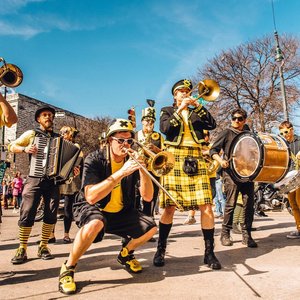 “Minor Mishap Marching Band”的封面